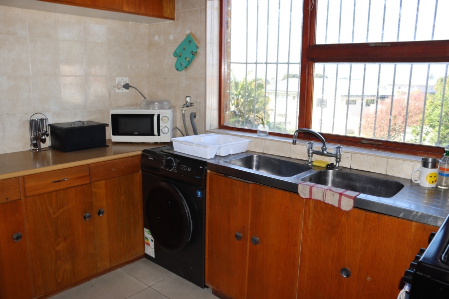 6 Bedroom Property for Sale in Kleinmond Western Cape